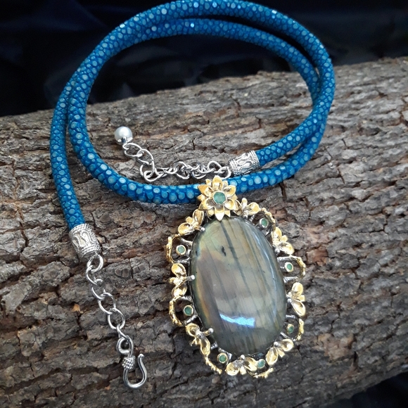 NEW! Handcrafted Labradorite and Stingray Necklace - Picture 10 of 15